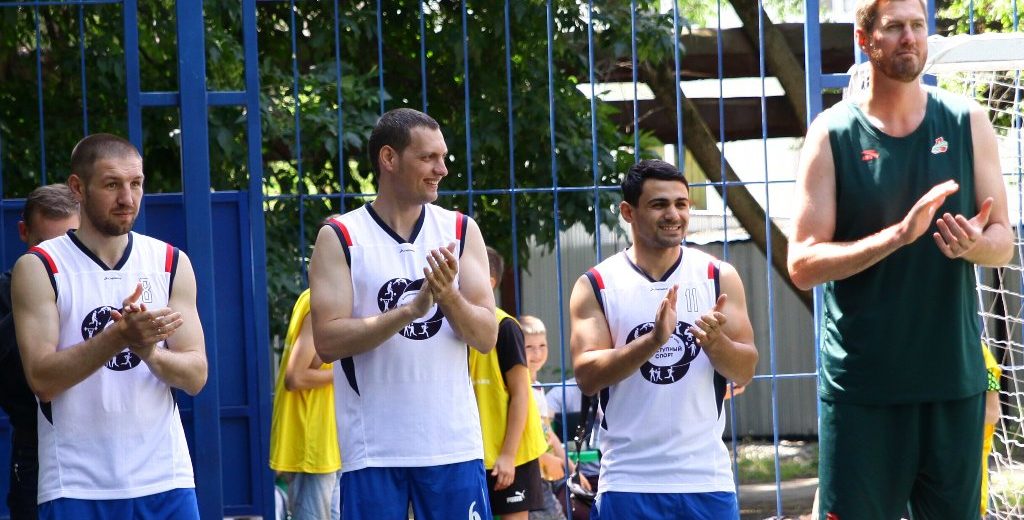 Баскетбольный матч среди детсадовцев и игру звезд провели в Краснодаре